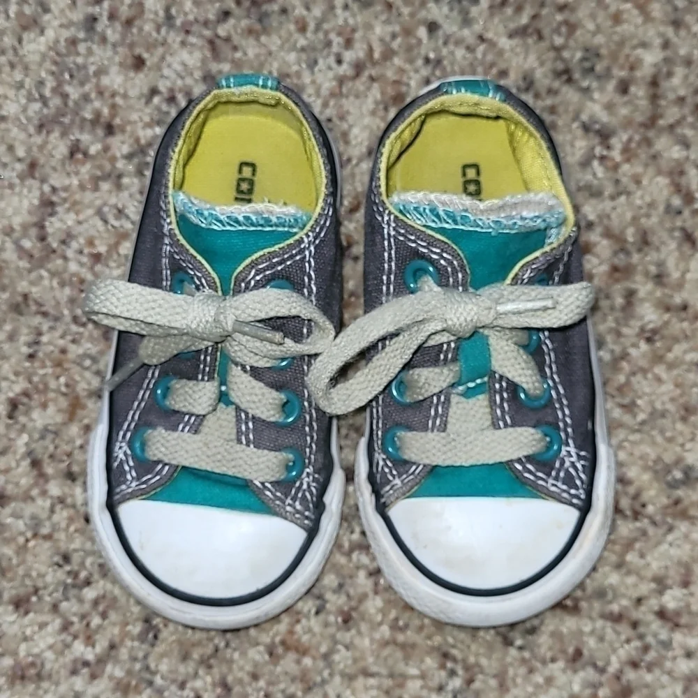 𝅺Converse All Star gray/ green sneakers little kid size 5
